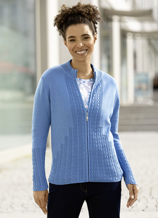 Strickjacke mit Zopfmuster